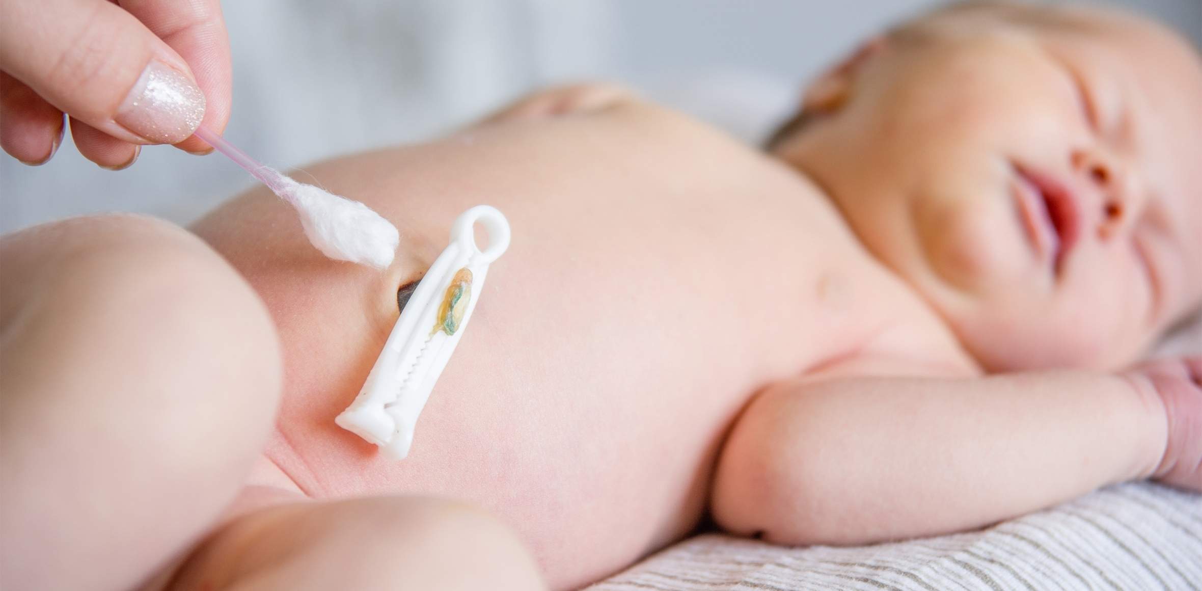 Babypflege - Die Pflege und Reinigung des Nabels in den ersten Lebenswochen